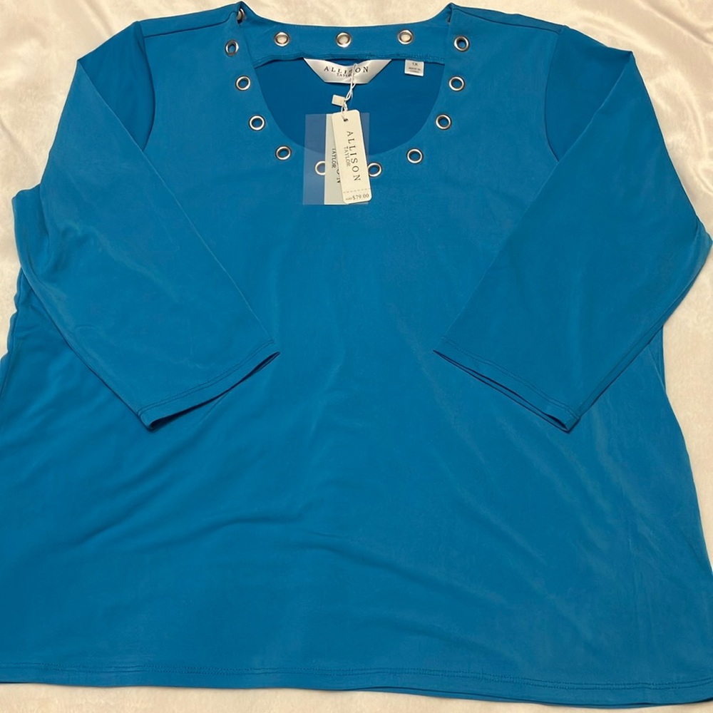 NWT Alison Taylor 3/4 Sleeve Aqua Top With Grommets Scoop Neck